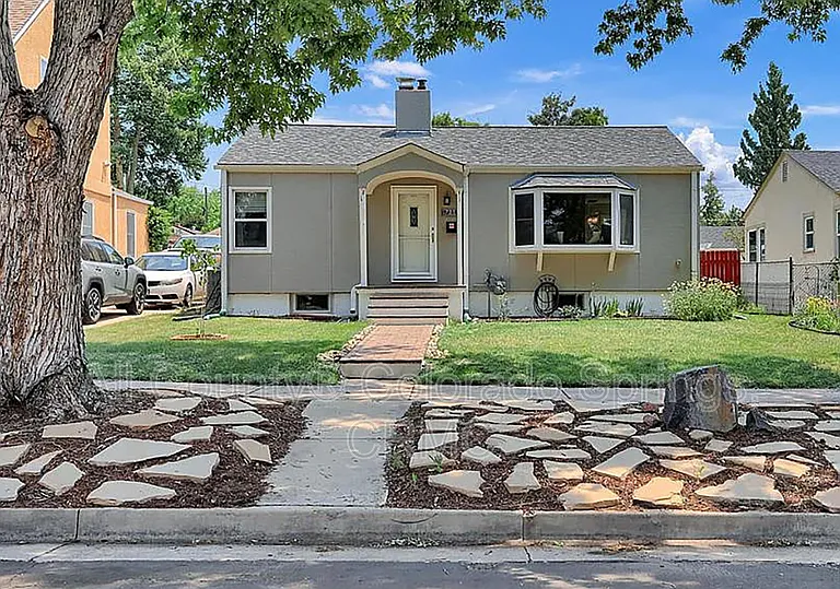 723 N Logan Ave — Photo 1