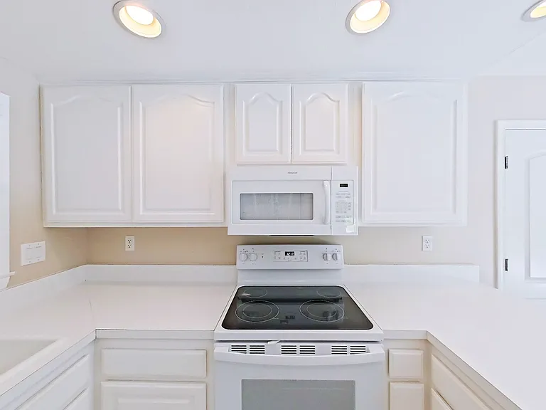 25152 Northrup Dr — Photo 6