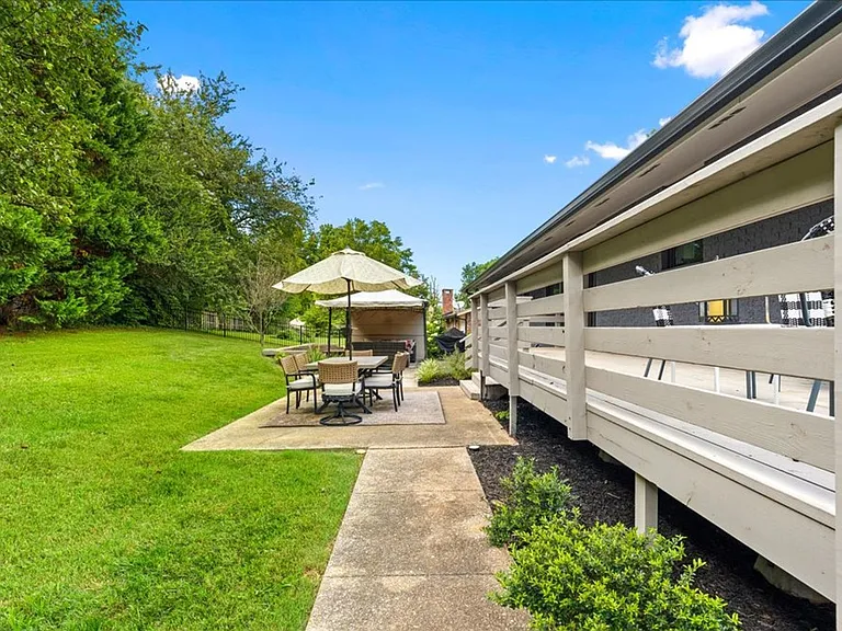 813 N Cedar Bluff Rd — Photo 34