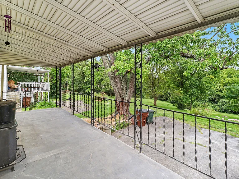 691 Garner Dr — Photo 12