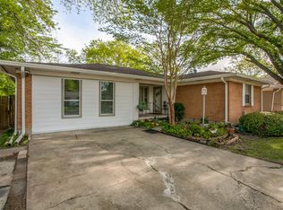 1111 Noble Ave, Carrollton, TX 75006