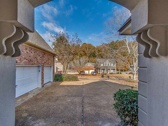 3rd image of 110 Woodlands Park Dr