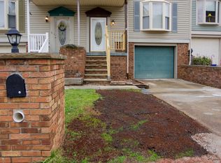 207 Jamestown Rd, Nitro, WV 25143