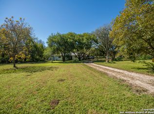 19301 Fm 463, Devine, TX 78016