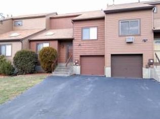 6 Tamarack Cir, Fishkill, NY 12524