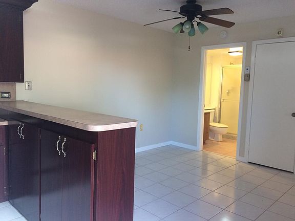 kitchen/dining area