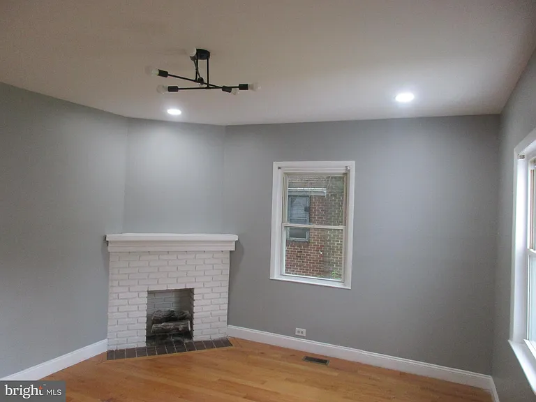 2805 Oakley Ave — Photo 2