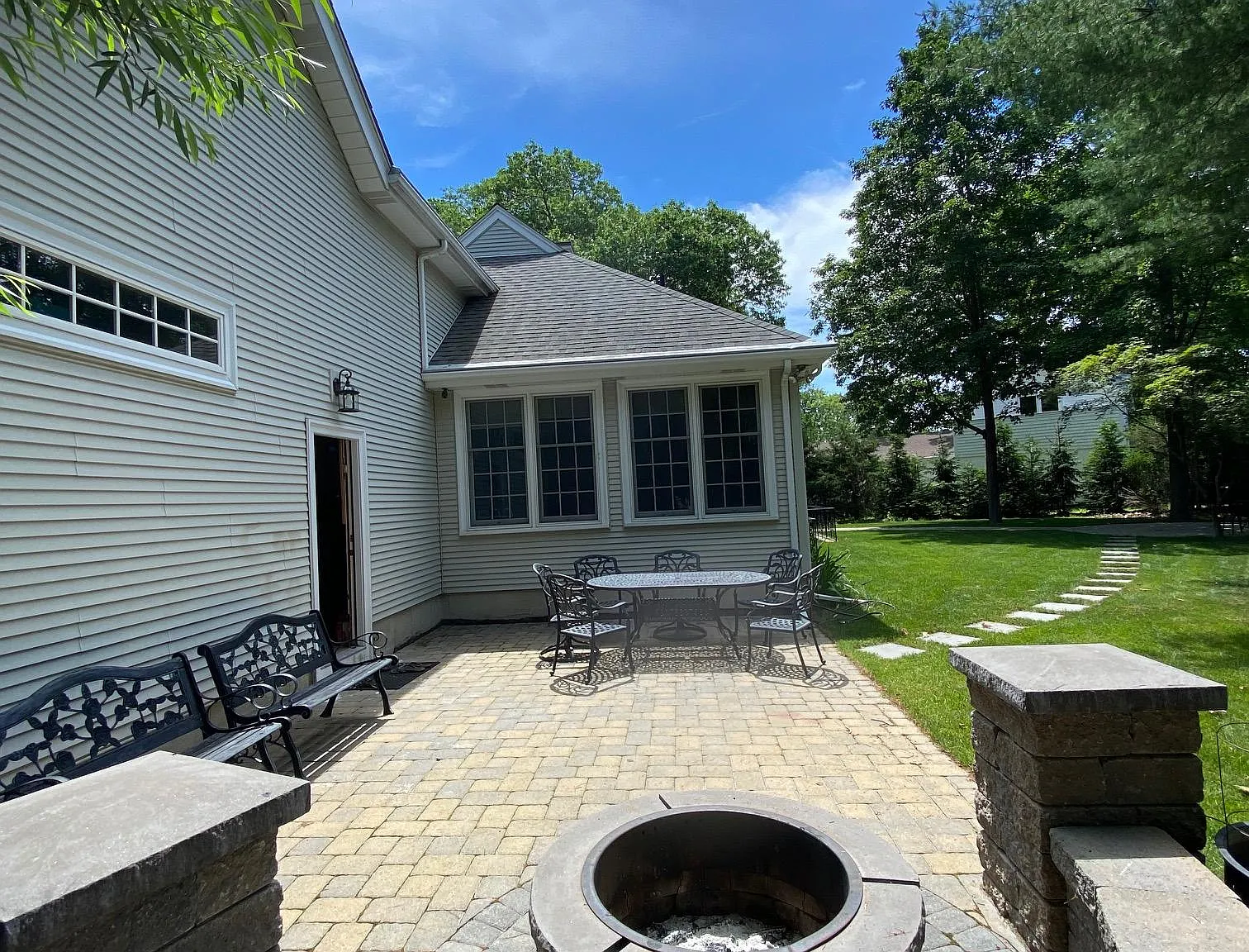 5 bed, 3700 sqft, $6,900 — Photo 3