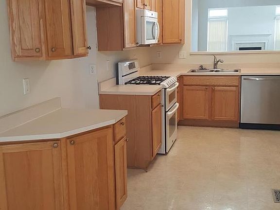 5th image of 6 N Cummings Dr