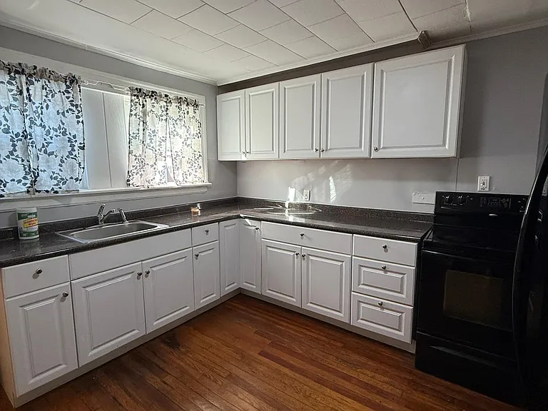 35 Suffolk St #35 — Photo 19