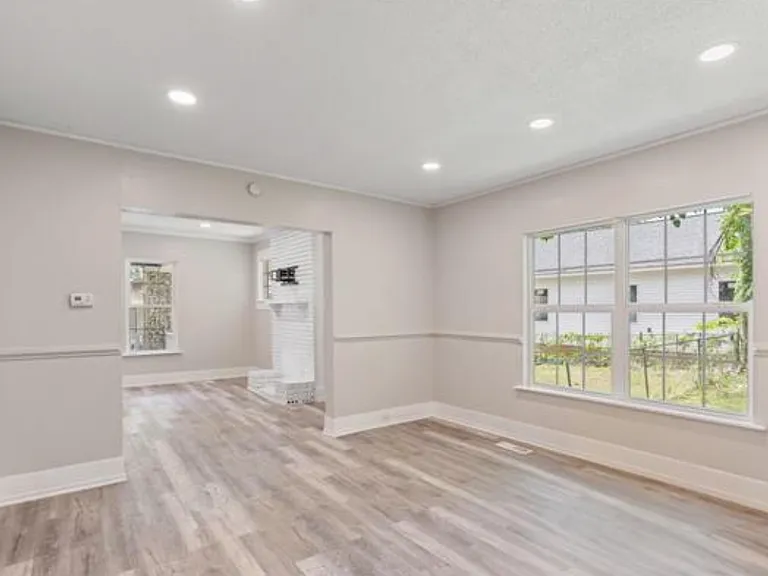 4817 Court R — Photo 4