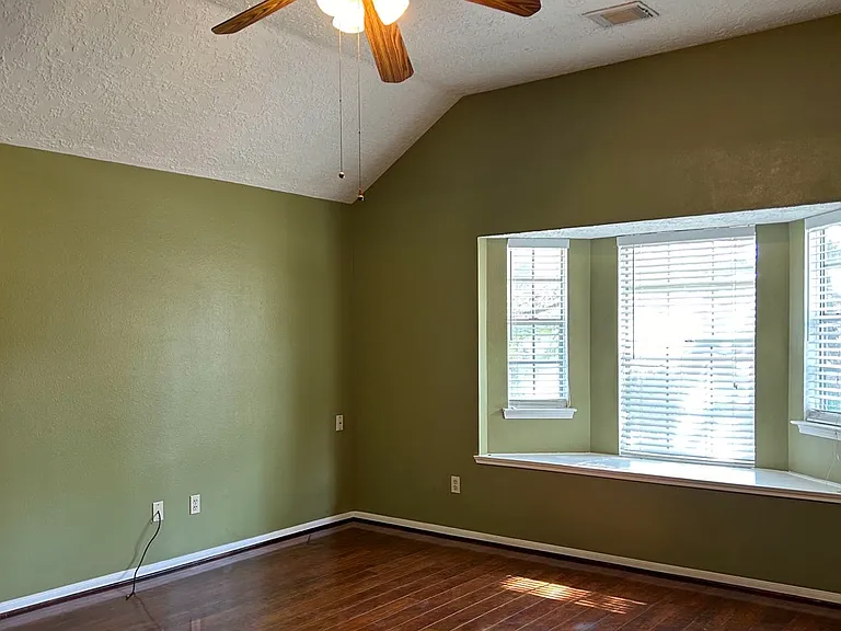 13818 Dentwood Dr — Photo 8