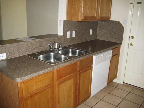 4th image of 1121 Castlewood Ct