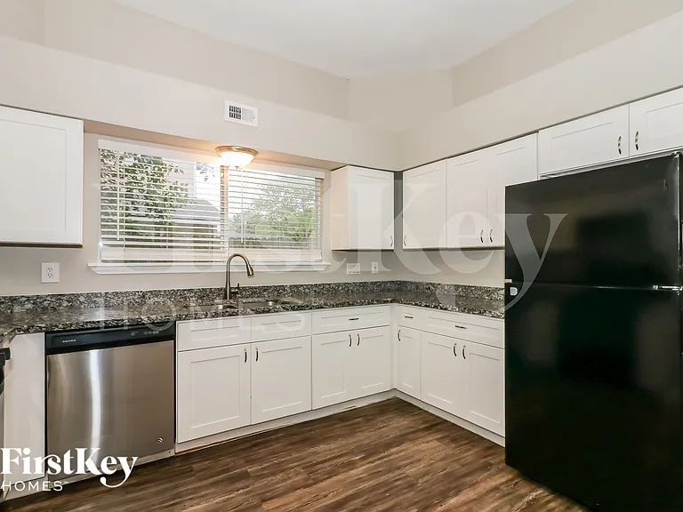 2106 Hazyknoll Ln — Photo 8
