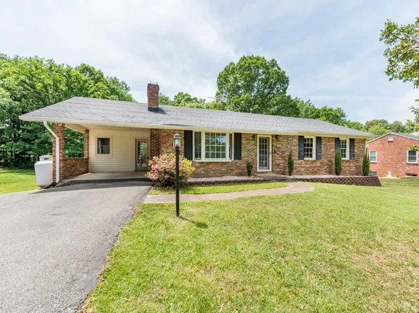 251 Arrowhead Dr, Madison Heights, VA 24572