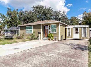 2938 Ruby Dr, Groves, TX 77619