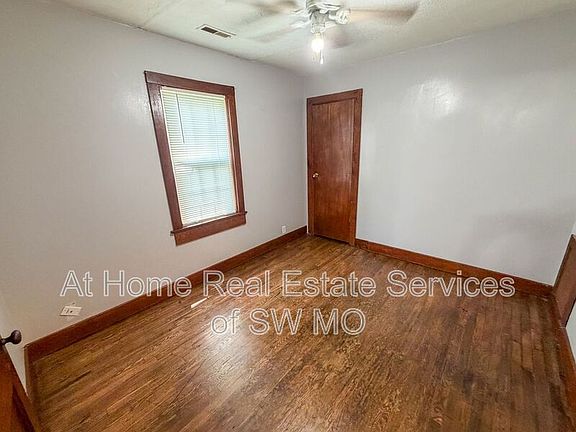 5th image of 1019 S Weaver Ave