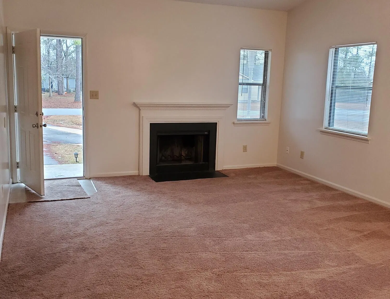 2 bed, 2.0 bath, 1000 sqft, $1,275 — Photo 2