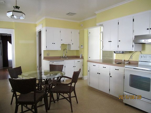 2nd image of 634 E Gansevoort St