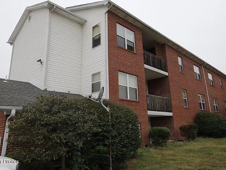 608 E Spring St #2 — Photo 14
