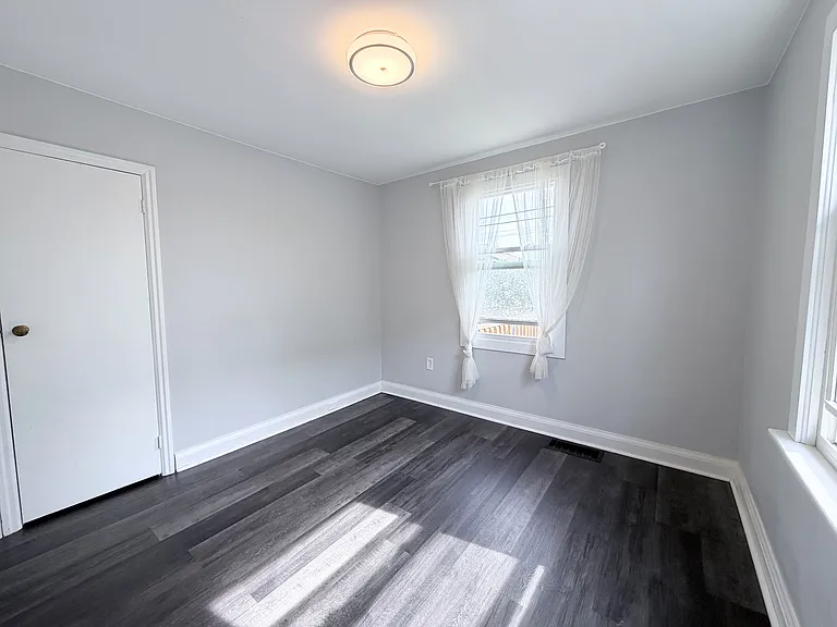 3 Bartlett St — Photo 13