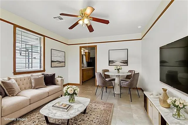 2 bed, 1.0 bath, 923 sqft, $1,400 — Photo 2