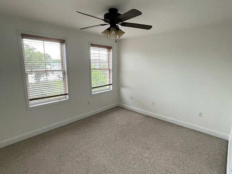 406 Leverington Ave #F — Photo 14