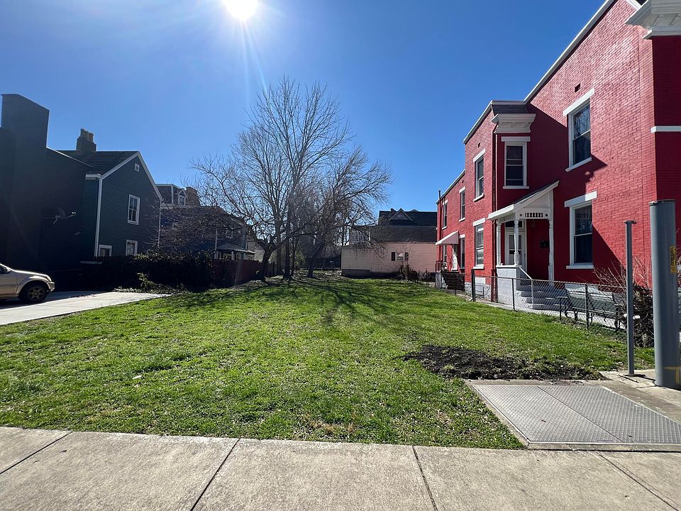 1st image of 25 E 20th St