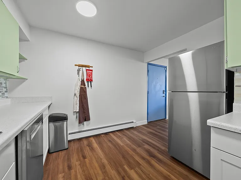 300 E 45th Ave #3 — Photo 10