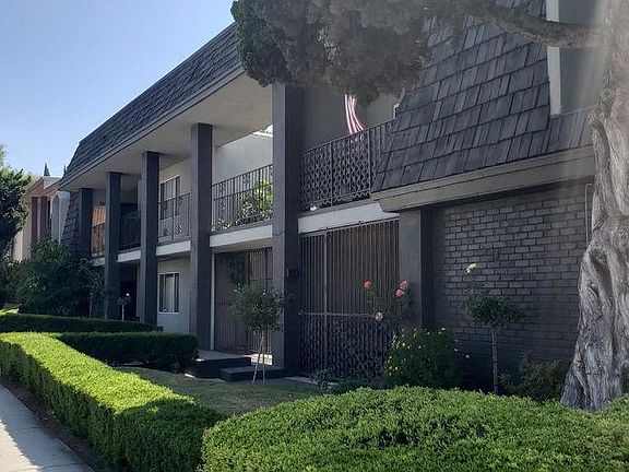 2nd image of 614 N Wilcox Ave