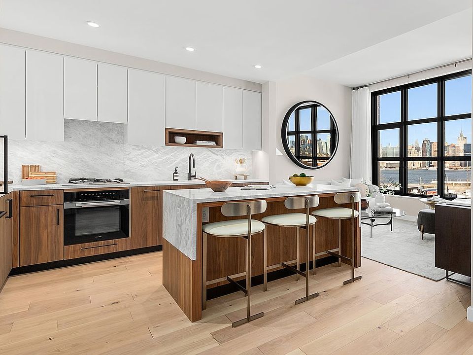 1st image of 29 Huron St Unit Phd
