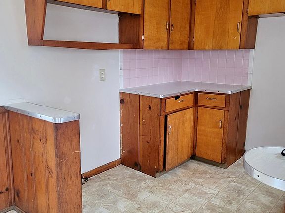 5th image of 1622 Treasch Dr