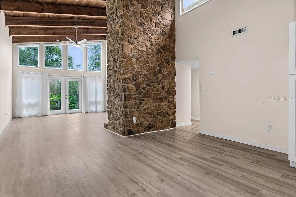 2 bed, 2.0 bath, 1335 sqft, $2,100 — Photo 3