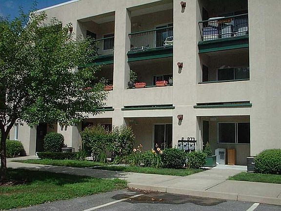 3rd image of 25 Devereux St Unit 315