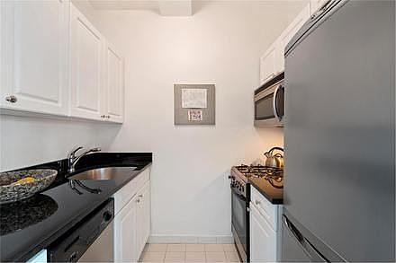 1st image of 101 W 12th St #Pha