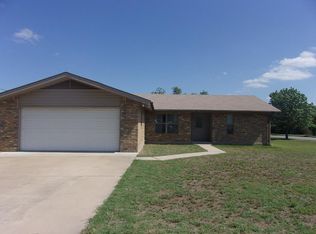 1011 E Wallace St, Llano, TX 78643