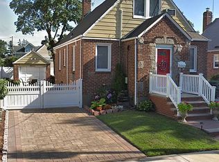 16 Greenwood Pl, Valley Stream, NY 11581