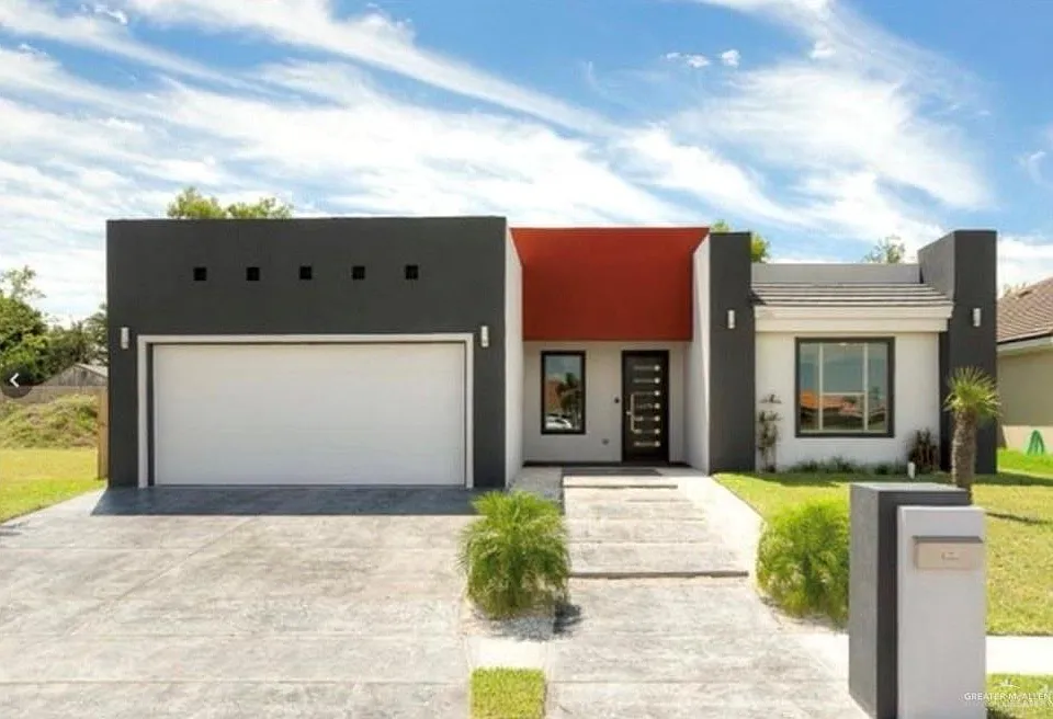 1316 E Balboa Ave