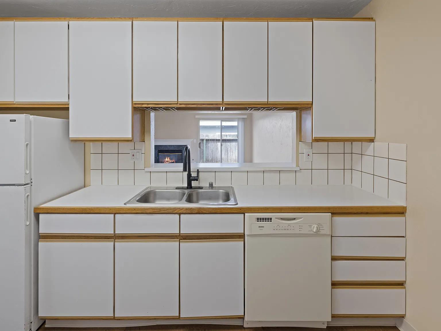 3 bed, 2.5 bath, 1700 sqft, $3,595 — Photo 3