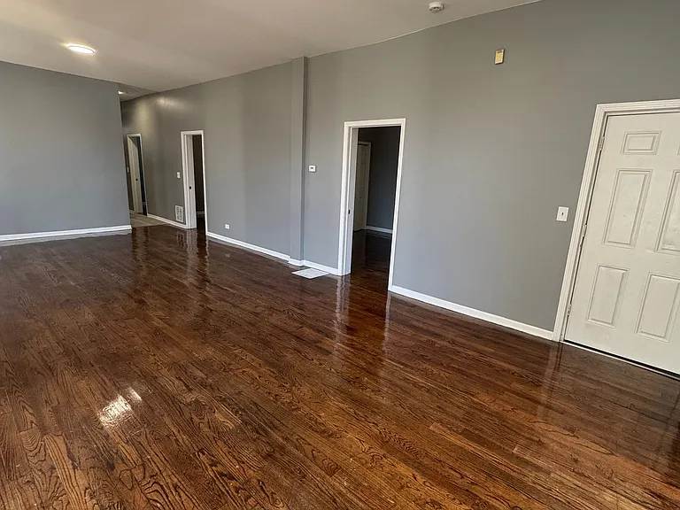 720 W 61st St #1 — Photo 9