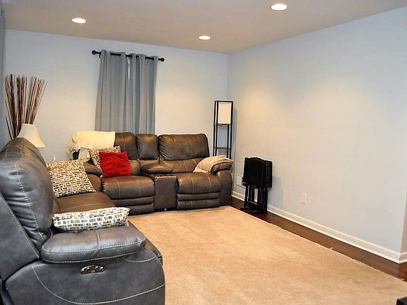 5th image of 1424 N Columbus St
