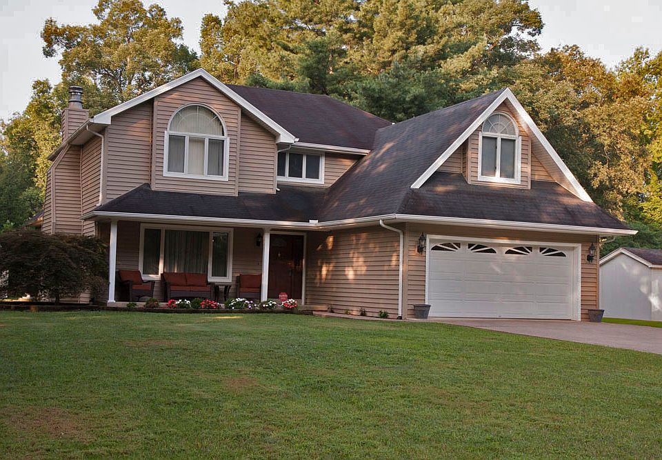 1st image of 3238 Camelot Dr