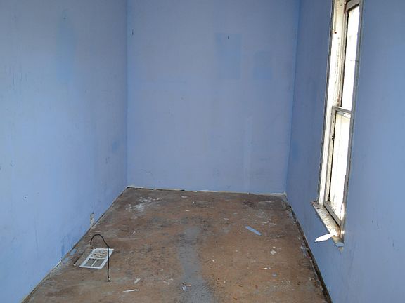 5th image of 947 Hovey St NW