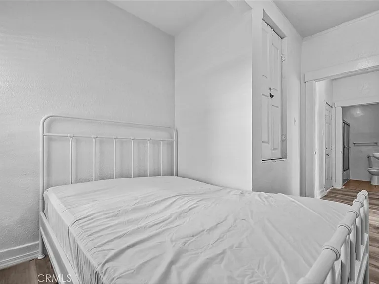 166 E 36th Pl — Photo 14