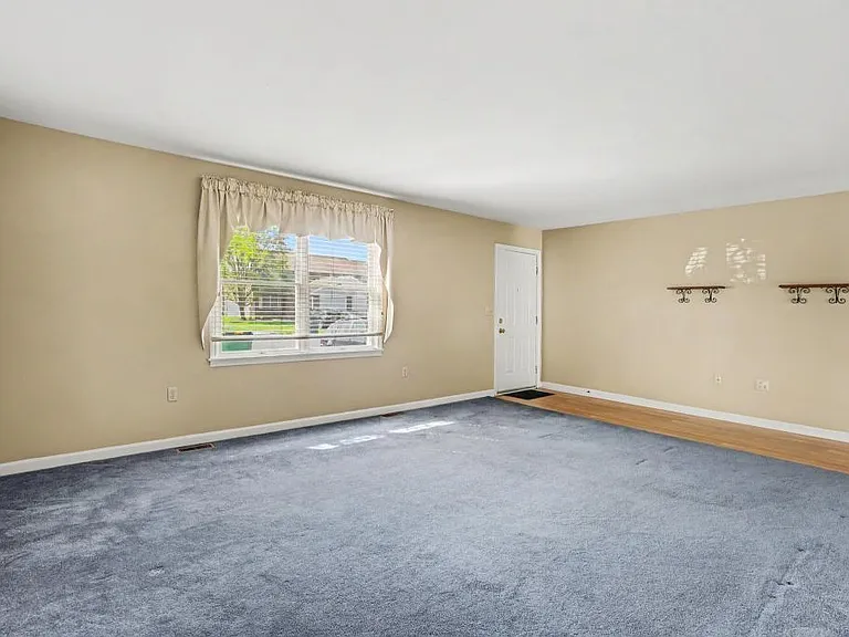 99 Lee Ann Ct — Photo 3