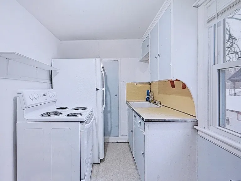 326 N 3rd St — Photo 11