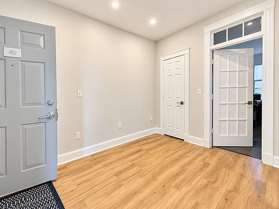 5th image of 829 Beacon St APT 5B