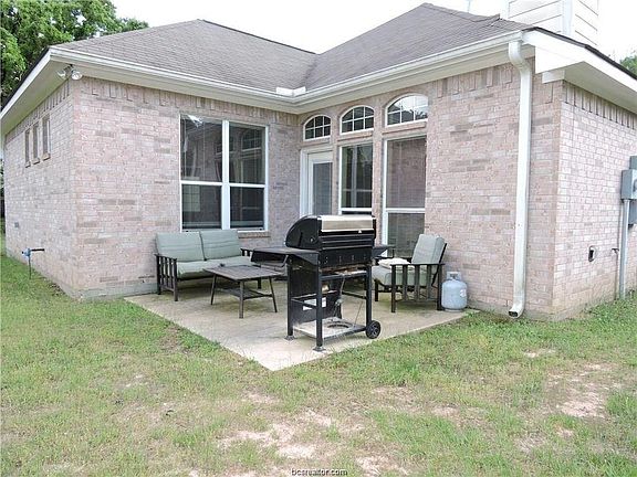 3rd image of 127 Golf Club Dr