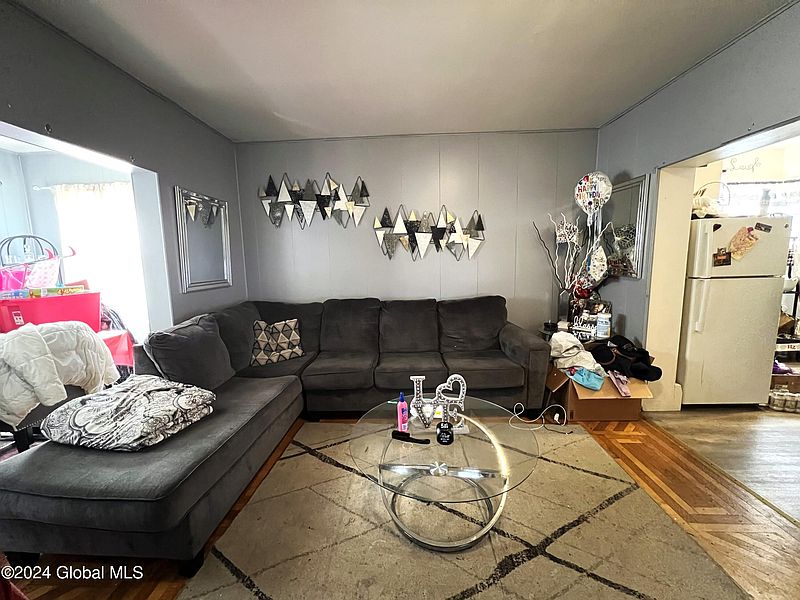 4th image of 1106 Crane St Street