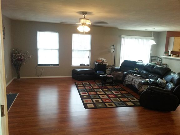 3rd image of 496 Trumble Ln